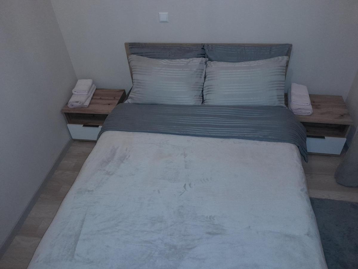 Gray Apartament 2 พริสตีนา ภายนอก รูปภาพ